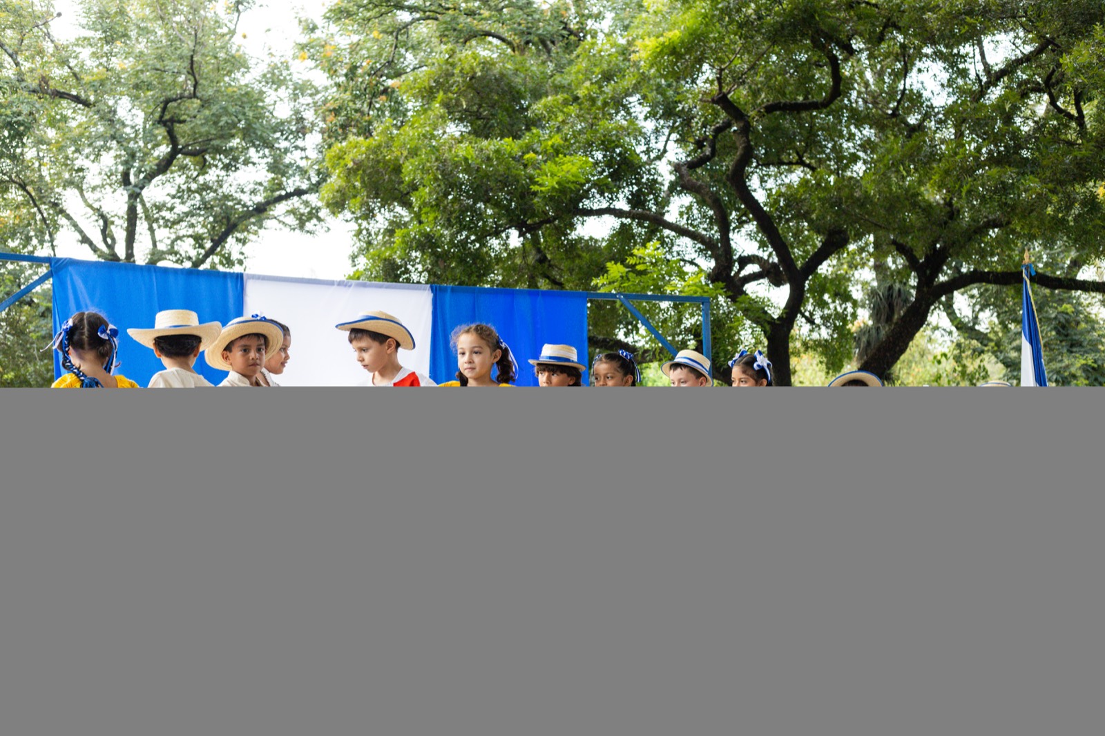 Estudiantes en el campus